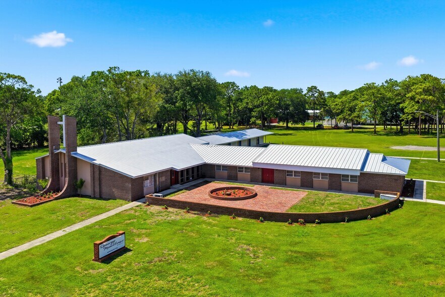 More Photos Of 8075 Lone Star Rd, Jacksonville Religious Facility For Sale
