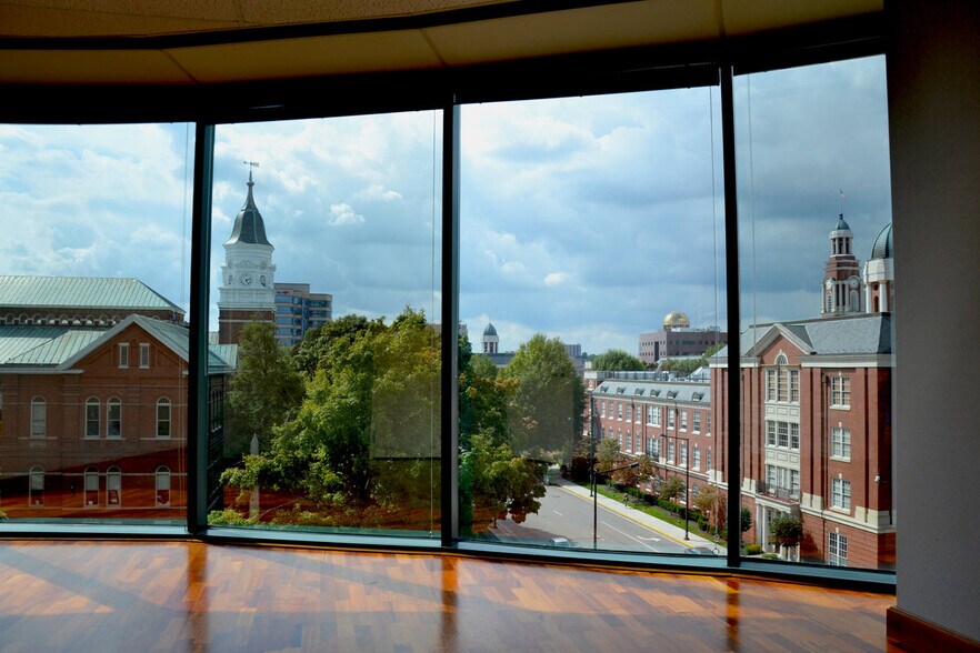 More Photos Of 900 S Gay St, Knoxville Office For Lease