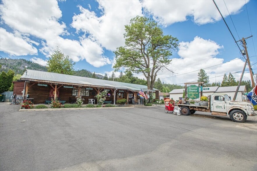 More Photos Of 15771 Main St, Crescent Mills Freestanding For Sale