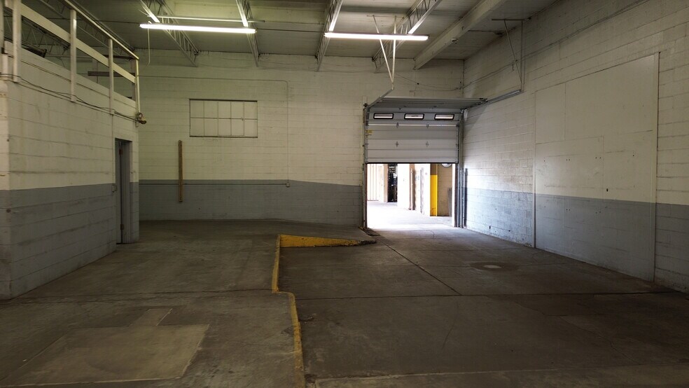 More Photos Of 33220-33250 Lakeland Blvd, Eastlake Warehouse For Lease