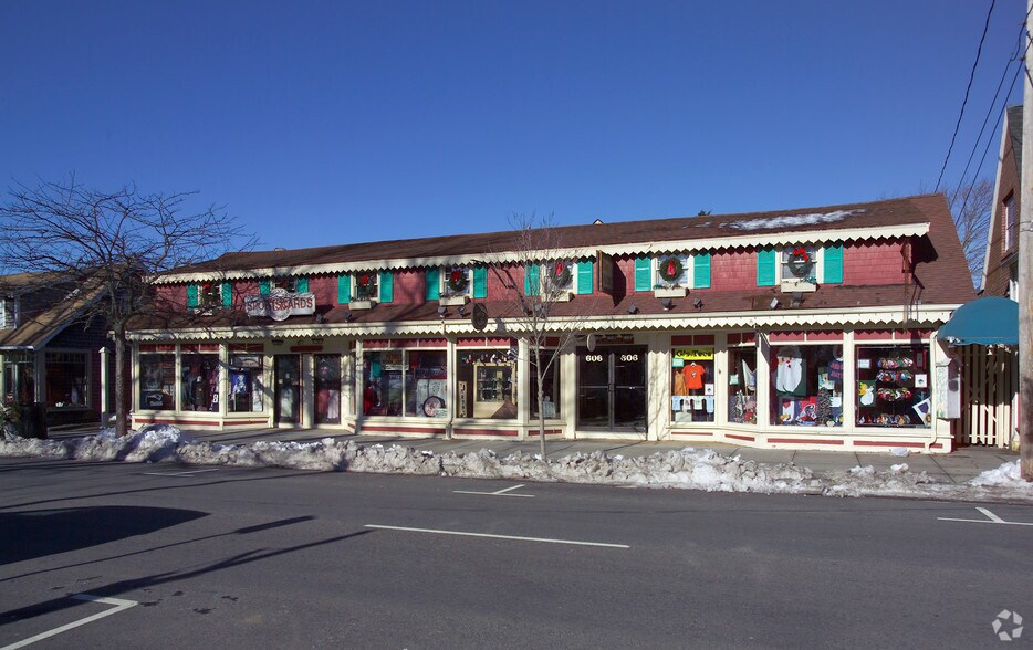 More Photos Of 606 Main St, Hyannis Restaurant For Lease