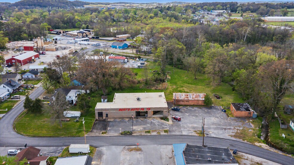More Photos Of 100 Hopkinsville St, Russellville Freestanding For Sale