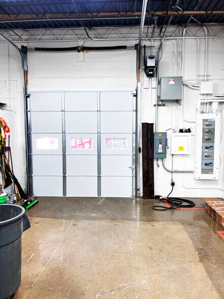 More Photos Of 1050 SE 33rd Ave, Minneapolis Warehouse For Lease