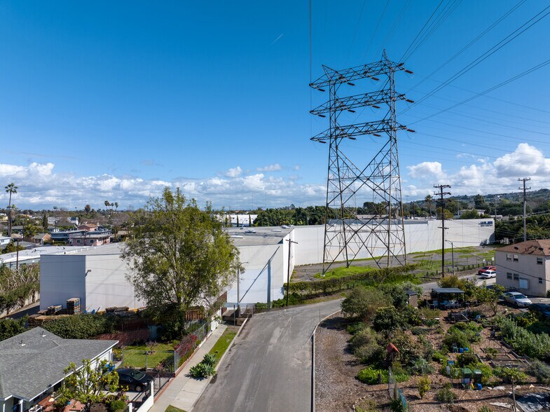 More Photos Of 5461 W Jefferson Blvd, Los Angeles Warehouse For Lease