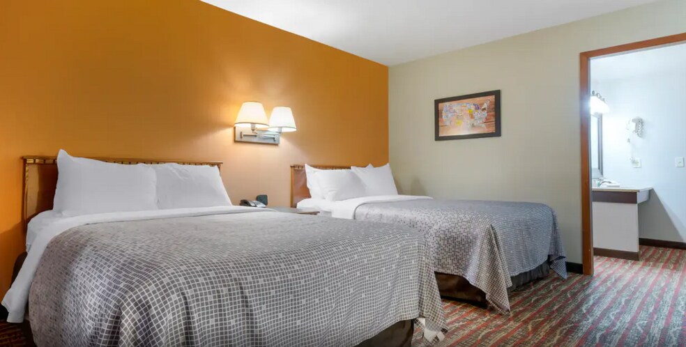 More Photos Of 2050 S US 41, Marquette Hotel For Sale