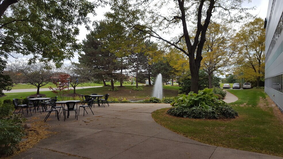 More Photos Of 1607 E Big Beaver Rd, Troy Office Residential For Lease