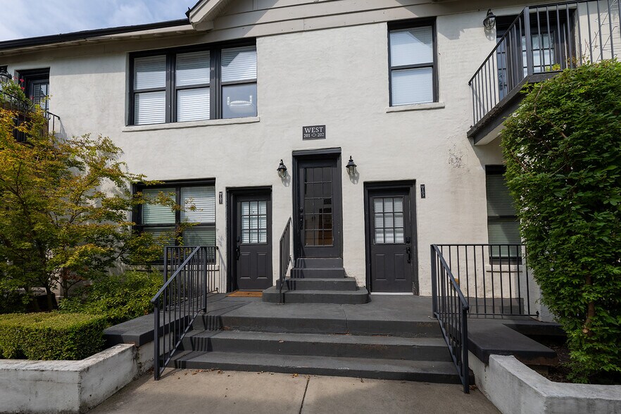 More Photos Of 1796-1800 Poplar Ave, Memphis Apartments For Sale