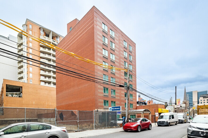 Primary Photo Of 13351 39th Ave, Flushing Hotel For Lease