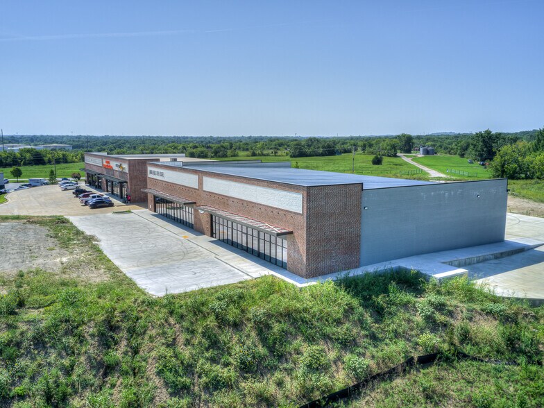 More Photos Of 548 W 125th Pl S, Glenpool Storefront Retail Office For Lease