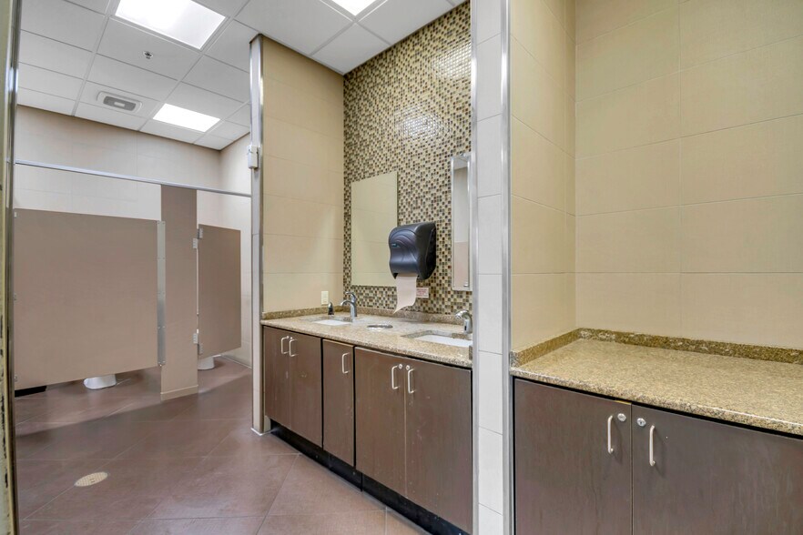 More Photos Of 5600 Butler National Dr, Orlando Service Station For Sale