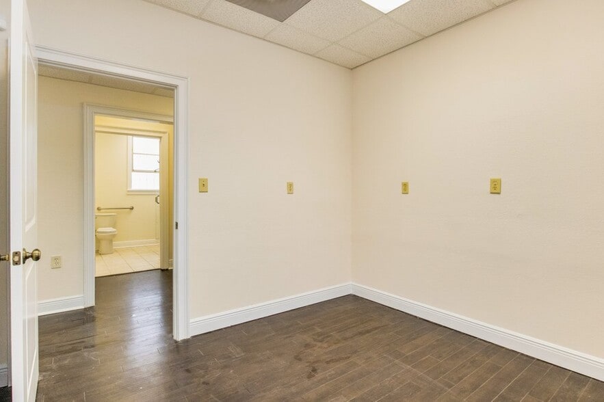 More Photos Of 2220 N Palafox St, Pensacola Medical For Sale