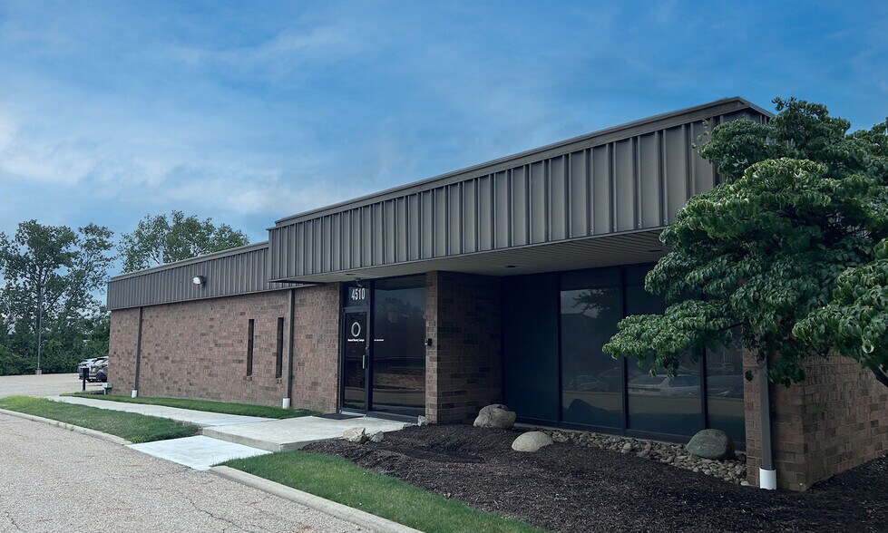 Primary Photo Of 4510-4512 Dressler Rd NW, Canton Medical For Sale