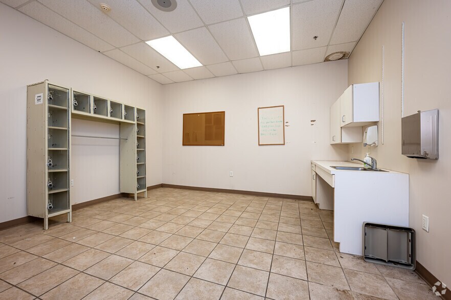 More Photos Of 1420 Hospital Rd, New Roads Storefront For Lease