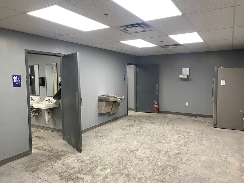 More Photos Of 5524 E 12th St, Tulsa Warehouse For Sale