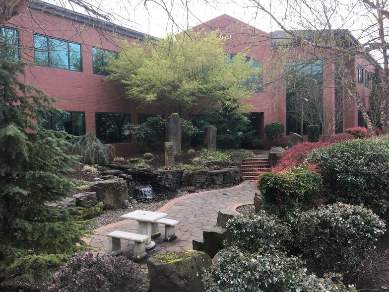 More Photos Of 650-680 Hawthorne Ave SE, Salem Unknown For Lease