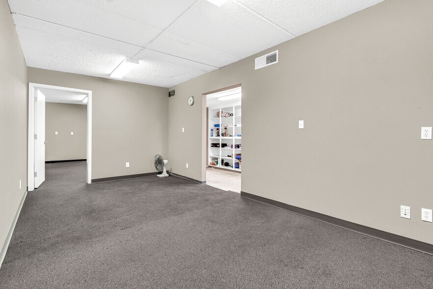 More Photos Of 78 W Ray Rd, Chandler Convenience Store For Lease