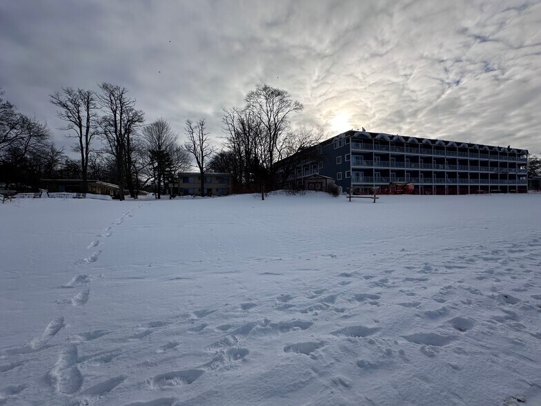 More Photos Of 841 E Front St, Traverse City Hotel For Sale