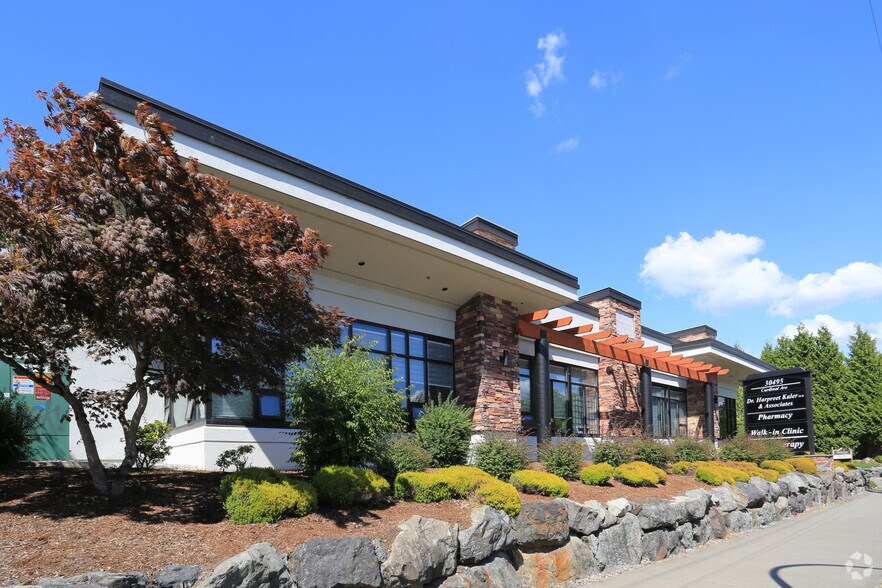 More Photos Of 30475 Cardinal Ave, Abbotsford Office For Sale