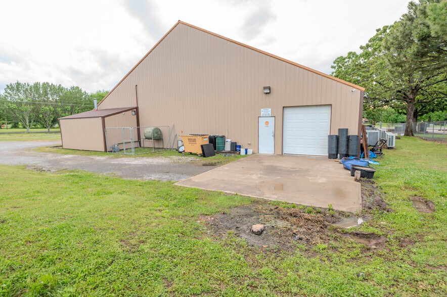 More Photos Of 15188 Highway 82, Tahlequah Storefront Retail Office For Sale