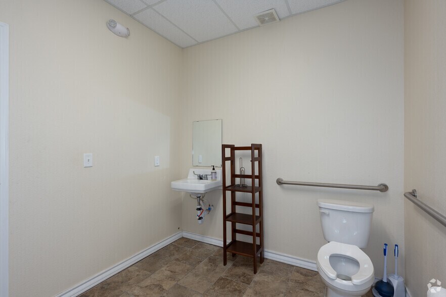 More Photos Of 10800 State Highway 191, Midland Manufacturing For Lease