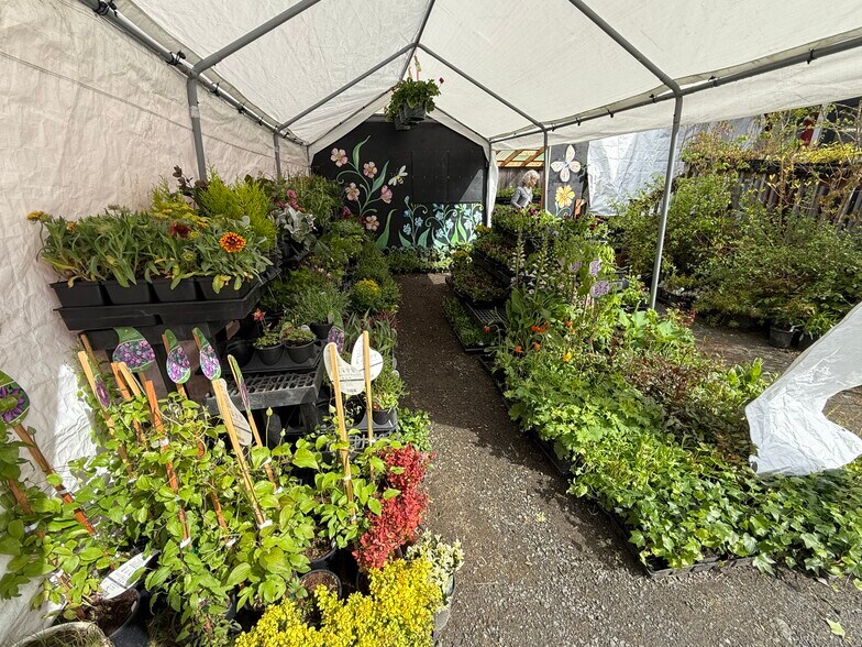 More Photos Of 307 N Nordic Dr, Petersburg Storefront For Sale