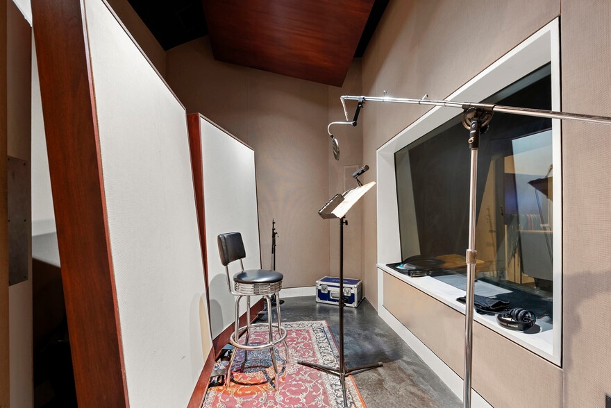 More Photos Of 751 N Highland Ave, Los Angeles Loft Creative Space For Sale