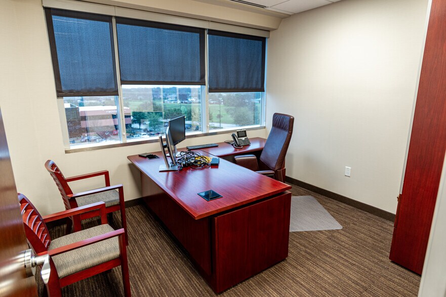 More Photos Of 1600 N Redbud Blvd, McKinney Office For Sale