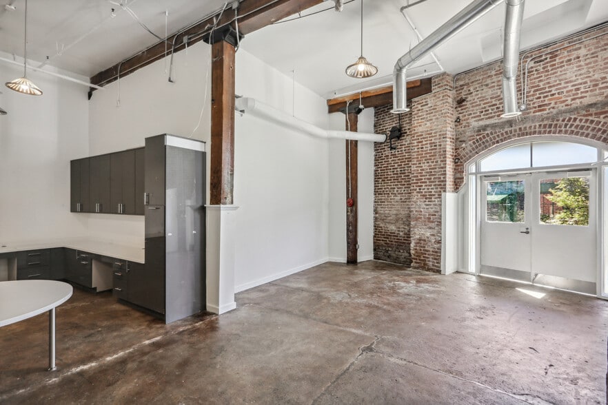 More Photos Of 887 W Marietta St NW, Atlanta Loft Creative Space For Lease