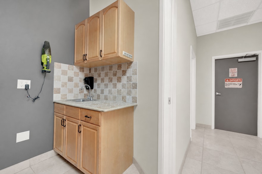 More Photos Of 601 N Congress Ave, Delray Beach Warehouse For Sale