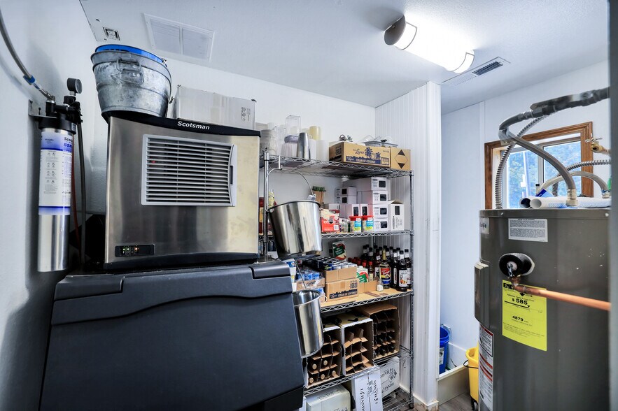 More Photos Of 802 S Shore Diamond Lake Rd, Newport Restaurant For Sale