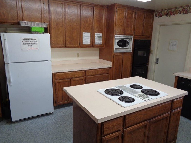 More Photos Of 455-467 N White Rd, San Jose Religious Facility For Lease