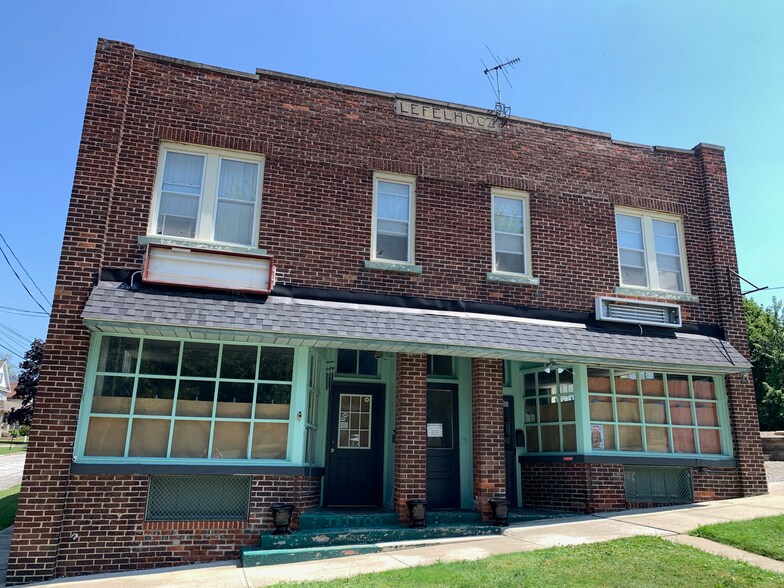 Primary Photo Of 902 High St, Fairport Harbor Storefront Retail Residential For Lease