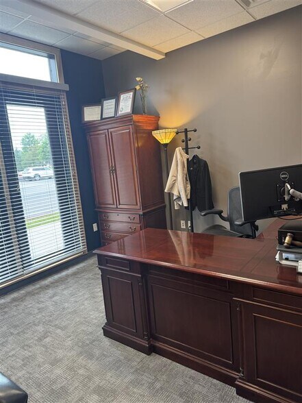 More Photos Of 117 Perspective Dr, Granger Office For Lease