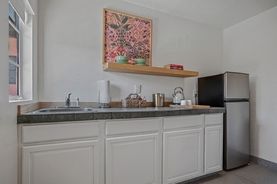 More Photos Of 555 S Warm Sands Dr, Palm Springs Hotel For Sale