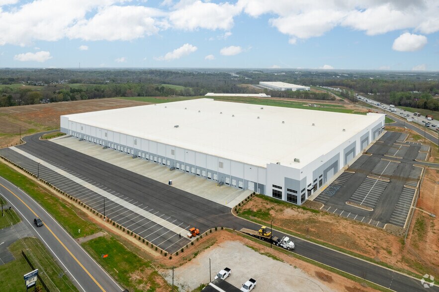 More Photos Of 2000 Victor Hill rd, Duncan Unknown For Lease