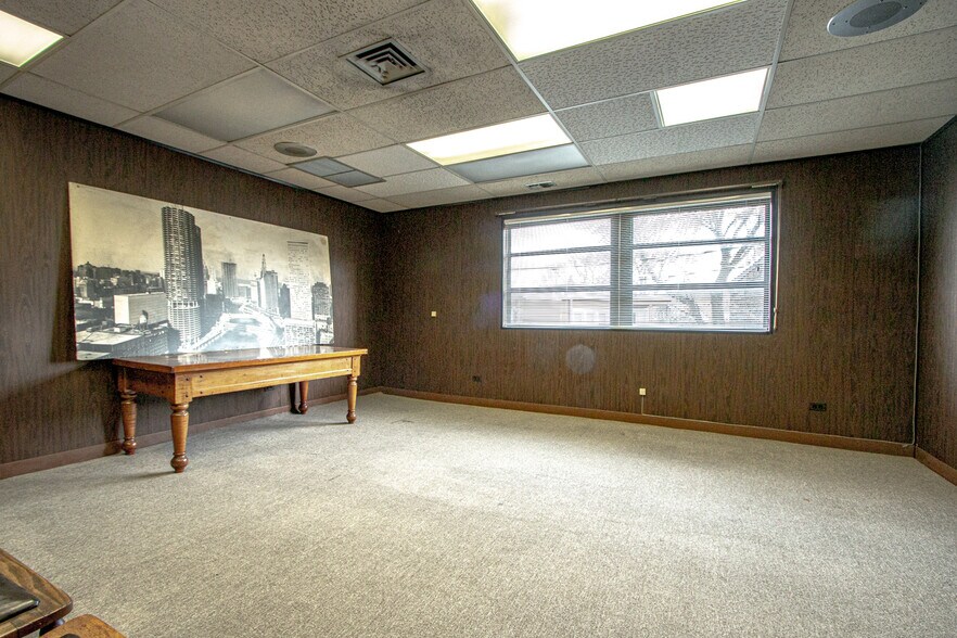 More Photos Of 3533 S Archer Ave, Chicago Office For Lease