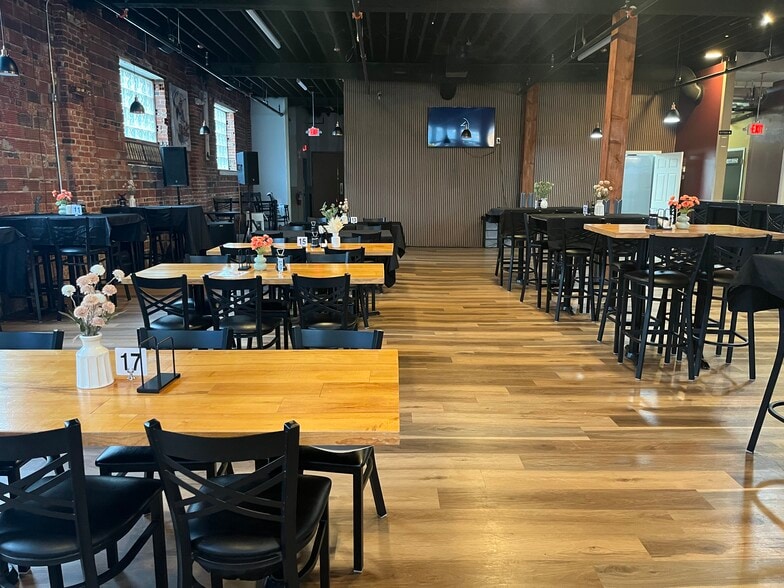 More Photos Of 155 N 5th St, Columbus Restaurant For Lease