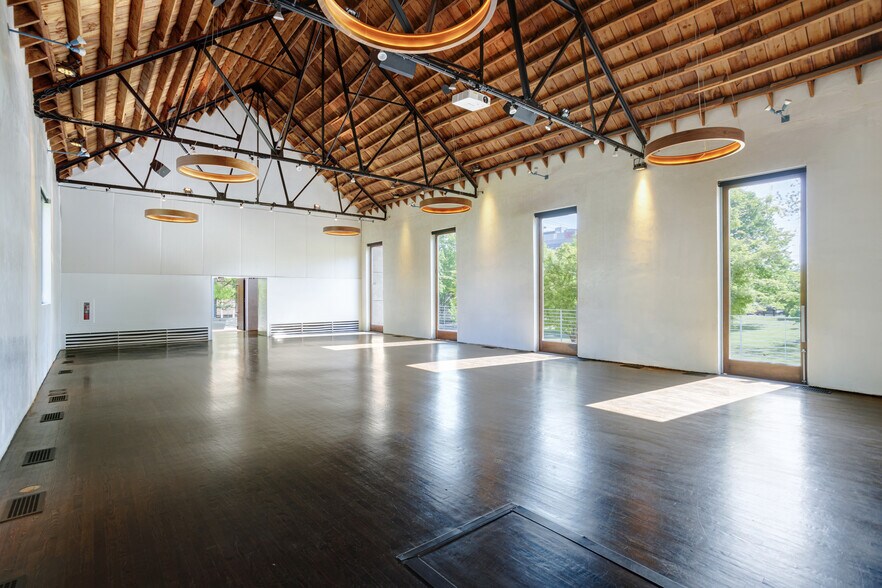 More Photos Of 2411 Blakemore Ave, Nashville Freestanding For Sale