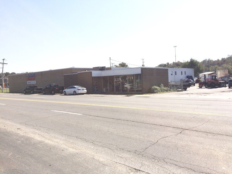 More Photos Of 105 C St, Kenova Warehouse For Lease