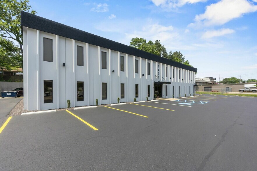 More Photos Of 1427 Thomas Dr, Cape Girardeau Coworking Space