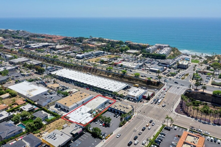 More Photos Of 118 S Cedros Ave, Solana Beach Storefront For Sale