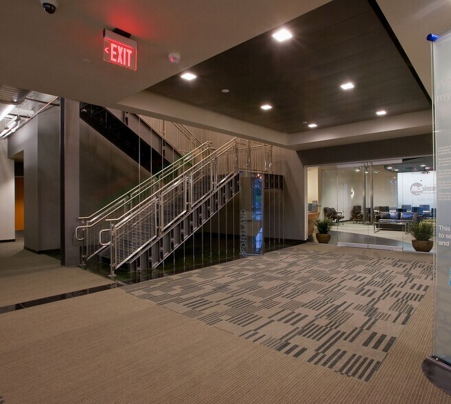 More Photos Of 16790 NE Mason St, Portland Flex For Lease