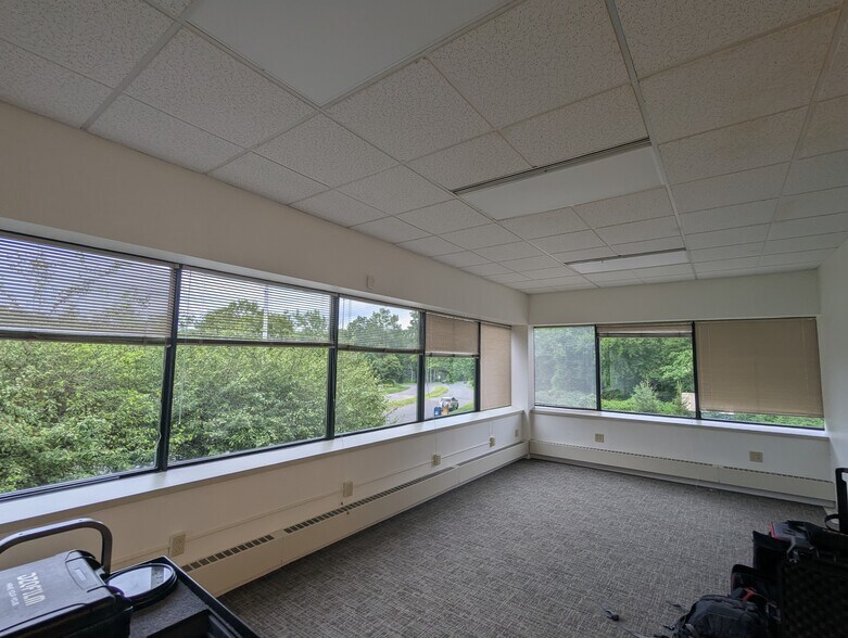 More Photos Of 300 Winding Brook Dr, Glastonbury Medical For Lease