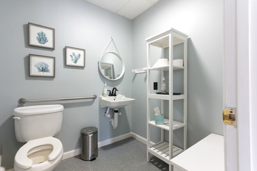 More Photos Of 36 Walnut St, Thurmont Warehouse For Lease