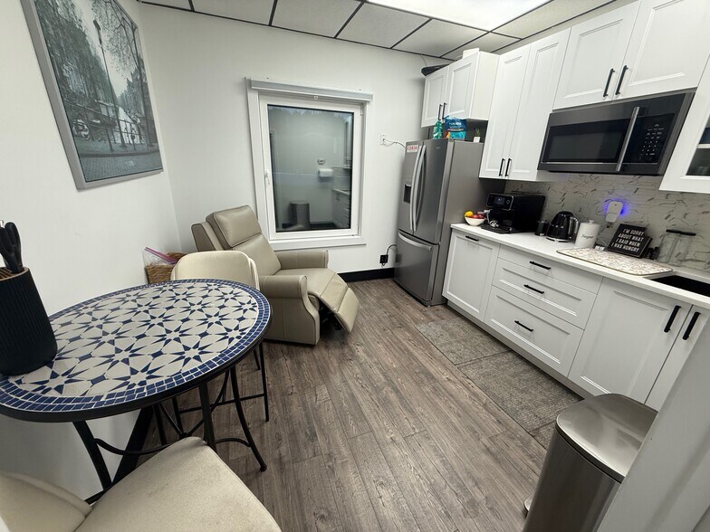 More Photos Of 584 Meadow St, Agawam Medical For Lease