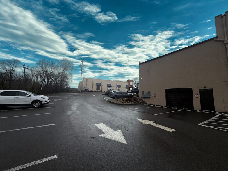 More Photos Of 5944 Steubenville Pike, McKees Rocks Freestanding For Lease