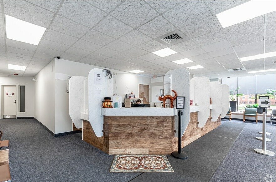 More Photos Of 2150 Main St, Springfield Medical For Lease