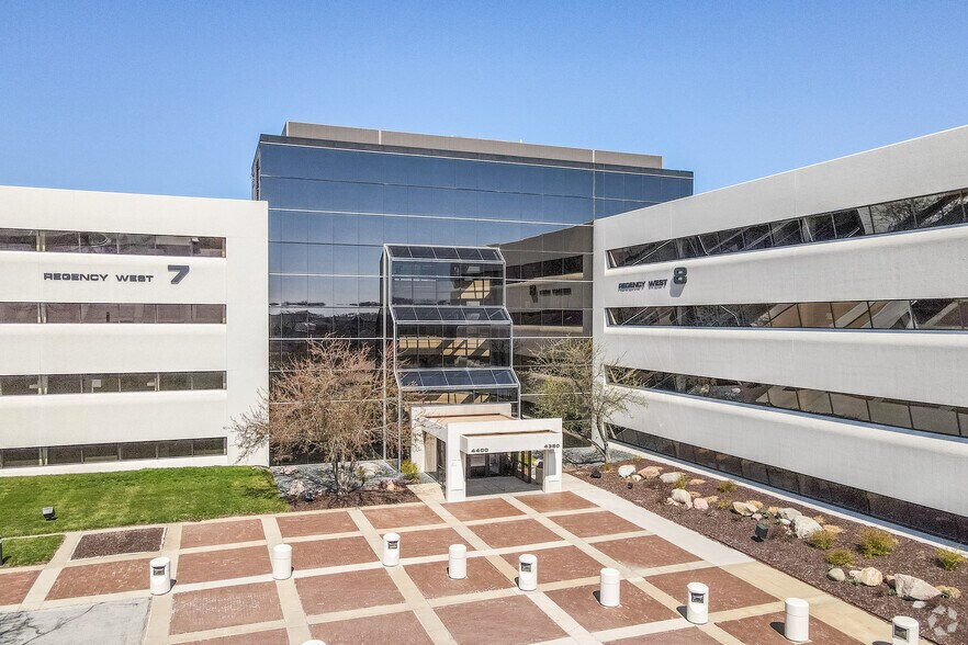 More Photos Of 4350 Westown Pky, West Des Moines Office For Lease