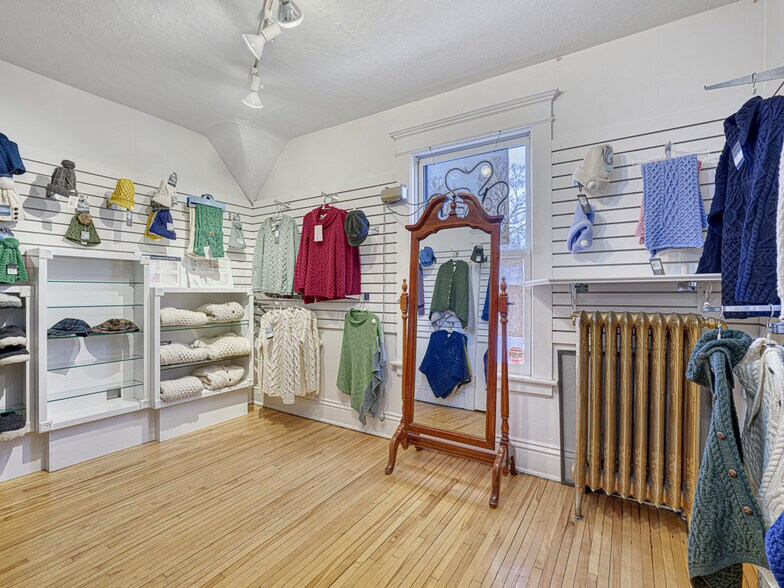 More Photos Of 1124 Grand Ave, Saint Paul Freestanding For Sale