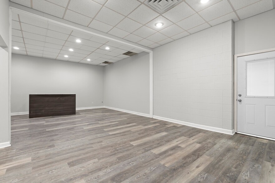 More Photos Of 203 Rio Cir, Decatur Light Distribution For Lease